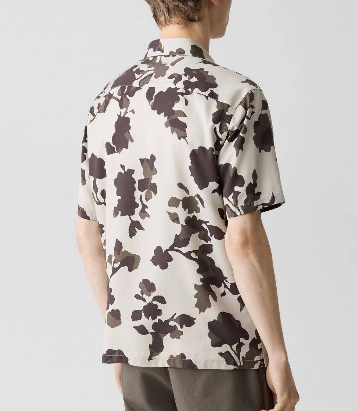 Theory Irving Short-Sleeve Shirt in Floral Lyocell