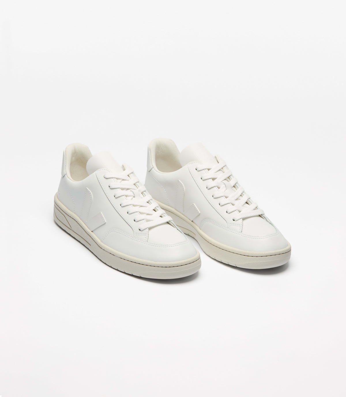 Veja V-12 Leather