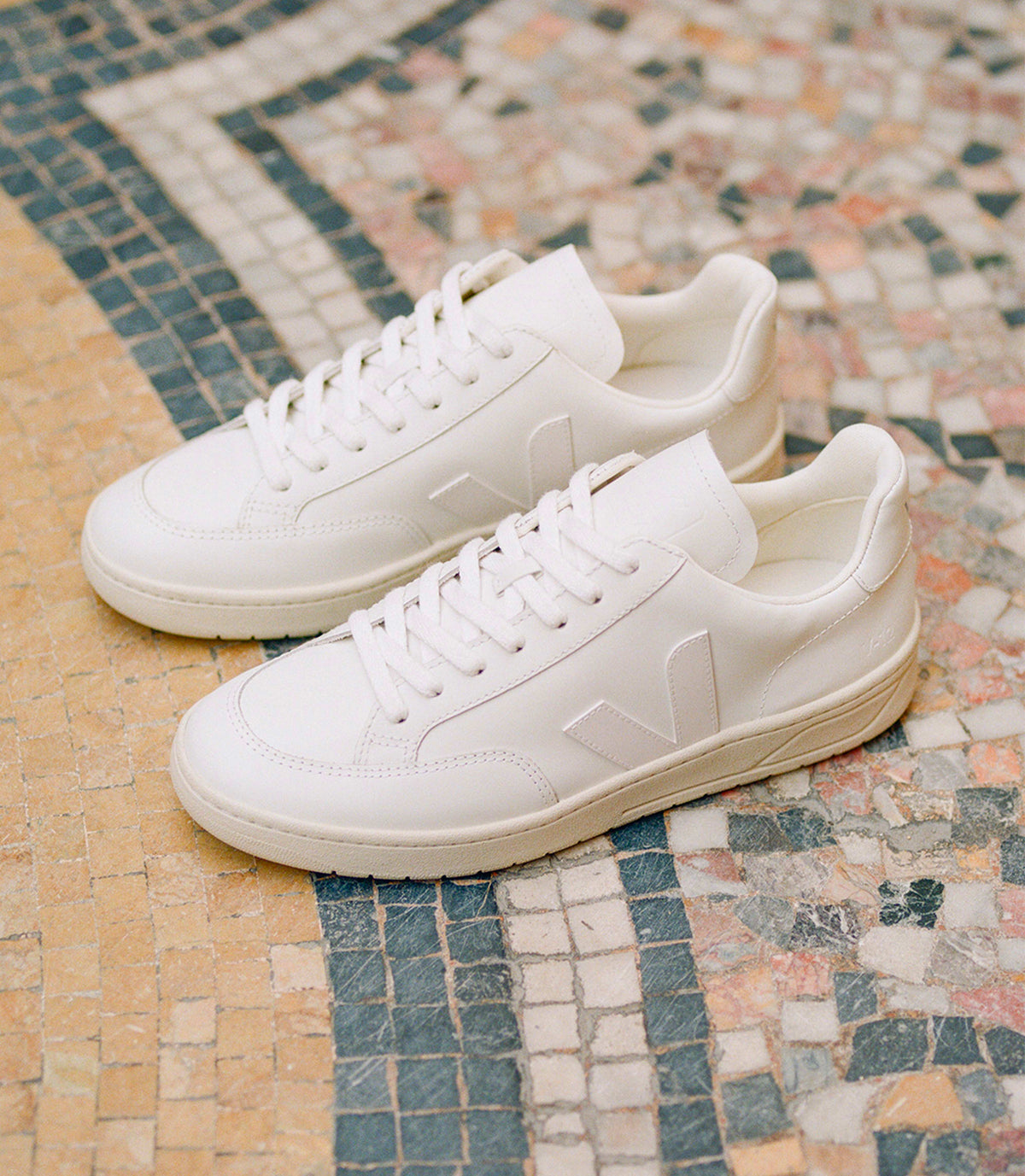 Veja V-12 Leather