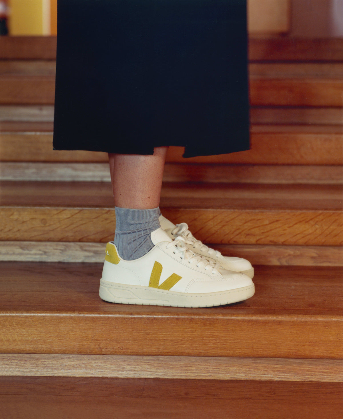 Veja V12 Leather White Liquor